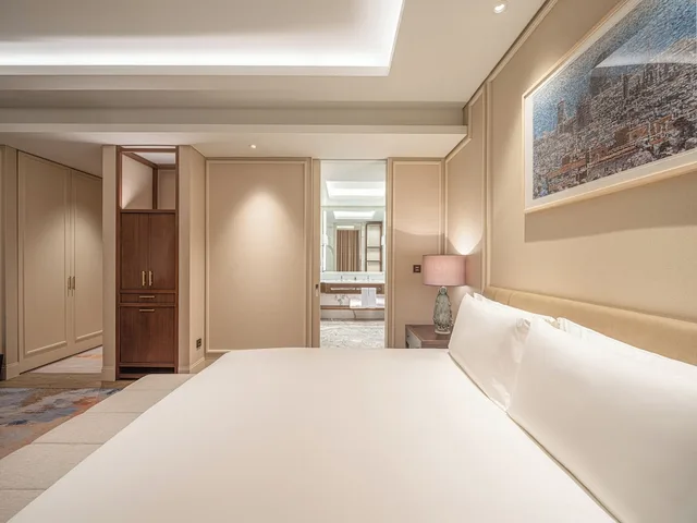 غرفة بريميوم بسرير كينج، The Ambassador Seoul - A Pullman Hotel 5/6