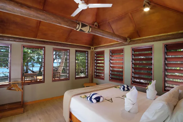 Bure, Yanuya, Queen Bed, Beach Front، Barefoot Manta Island 1/4