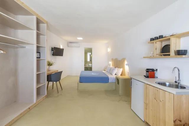 Superior, Triple, King Bed, Sea View, Mykonos Azure 4/4