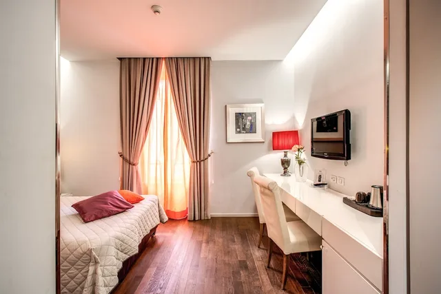 Room, Single, King Bed, Boutique Hotel Roma 9/10