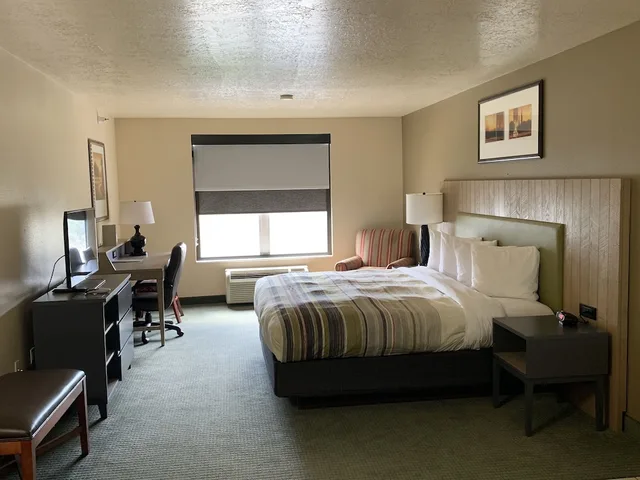 غرفة بريميوم بسريرين كوين، Country Inn & Suites by Radisson, West Valley City, UT 2/5