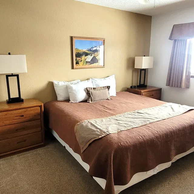 Condominium, 2 Bedrooms, King and Twin Beds, 2 Bathrooms, Sofa، Pines at Meadow Ridge 4/8