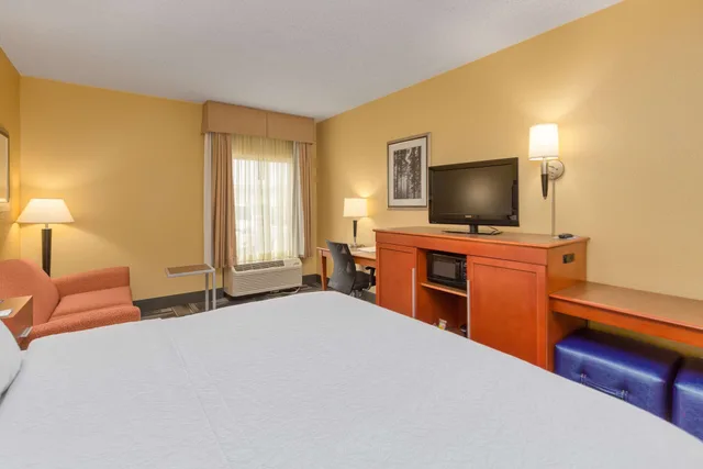 جناح بسرير كينج مع أريكة، Hampton Inn Owensboro South 3/8