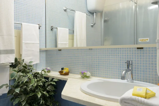 غرفة رباعية بسرير مزدوج وسرير بطابقين، Hotel Oasis Alghero 3/5