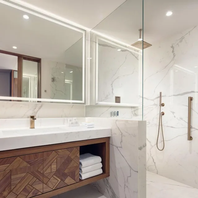 Guest Room, Deluxe, King Bed, City View, Executive Level، JW Marriott Hotel Guadalajara 8/9