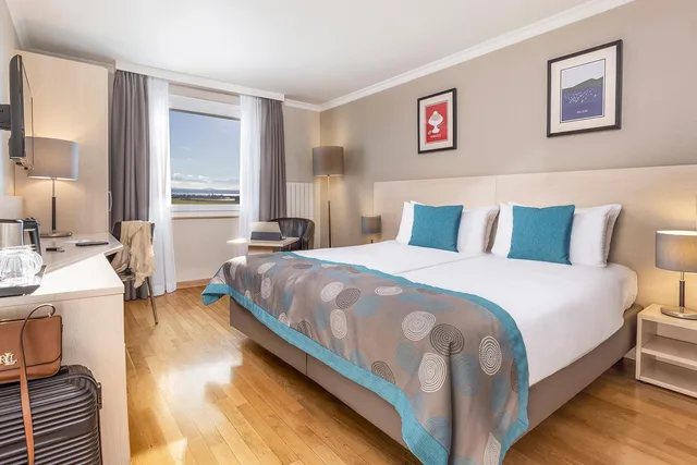 Superior, King Bed, Lake Side، Everness Hotel and Resort 2/10