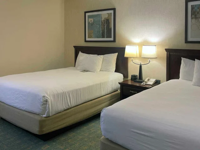 غرفة بسريرين كوين، Prado Hotel 3/3