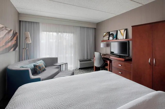 غرفة بسرير مزدوج لذوي الإعاقة، Courtyard Fishkill by Marriott 1/5