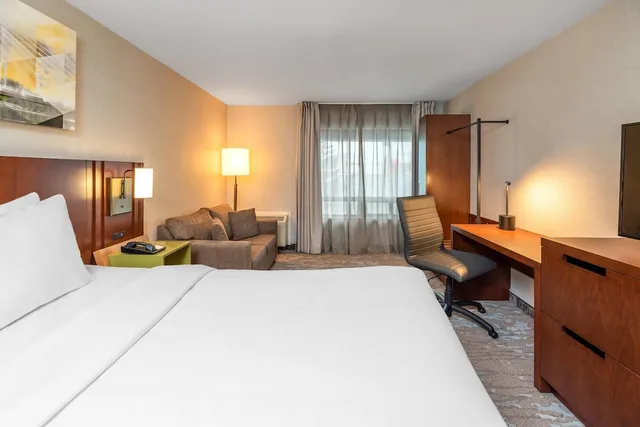 غرفة بسرير كينج مع أريكة، Comfort Inn South Shore 6/10
