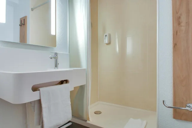 غرفة ثلاثية، B&B Hotel Reims Bezannes 4/6