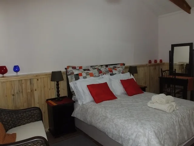 1 Bedroom, Family, Cabin, Double and Twin Beds, Garden Area, Pool Access، Tatenda Guesthouse 2/2