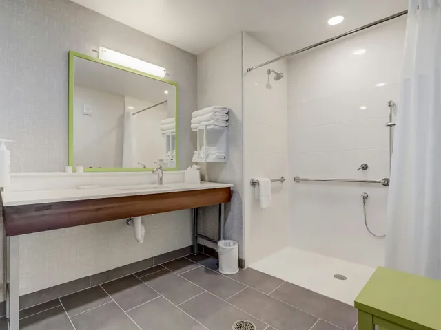 استوديو بسرير كينج لذوي الإعاقة، Hampton Inn & Suites Cincinnati Midtown Rookwood 10/10