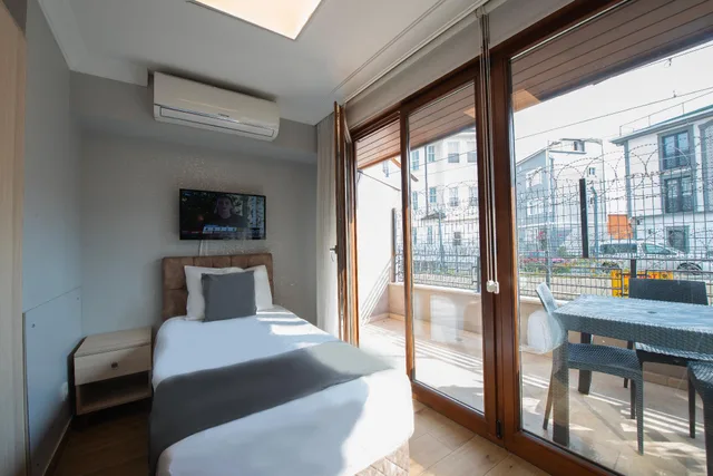 Room, 1 King and 1 Single Beds, Balcony, Garden Floor, Annex, Sur Hotel 1/2