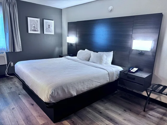 جناح بسرير كينج بحوض جاكوزي، Quality Inn Spearfish I-90 2/10