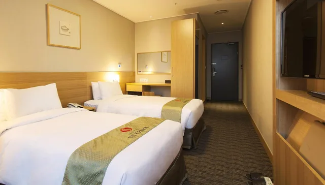غرفة بسريرين منفصلين، Hotel Skypark Central Myeongdong 1/6