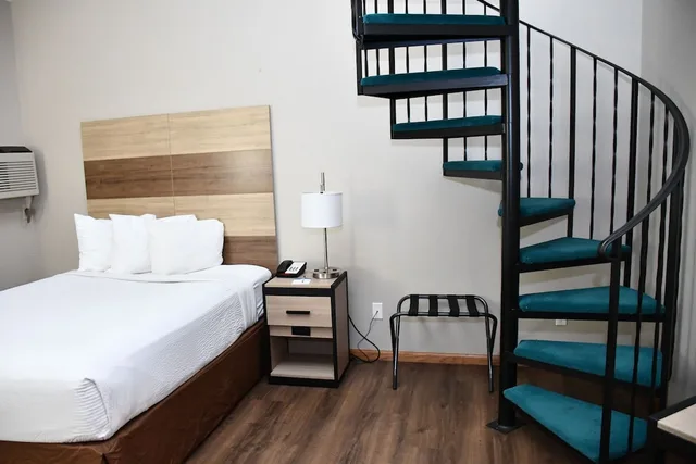 جناح ديلوكس بسرير كينج وسرير كوين، Baymont Inn and Suites by Wyndham Platteville 2/10