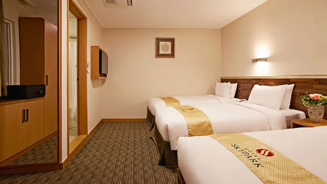 غرفة ثلاثية بثلاثة أسرّة، Hotel Skypark Myeongdong I 1/8