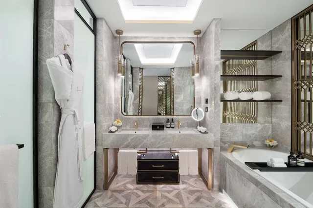 جناح غراند كلوب بريميوم بسرير كينج بغرفة نوم واحدة، Waldorf Astoria Kuwait 3/6
