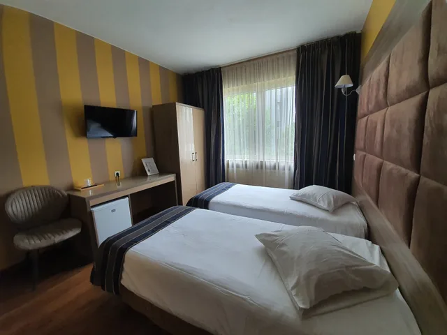 Superior, Twin Beds, Hotel Midi-Zuid 3/5