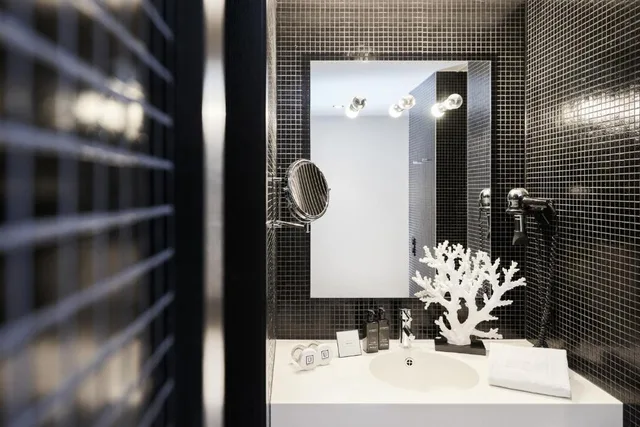 غرفة سوبيريور بسرير مزدوج بإطلالة على النهر، Designhotel Ueberfluss Bremen 5/6