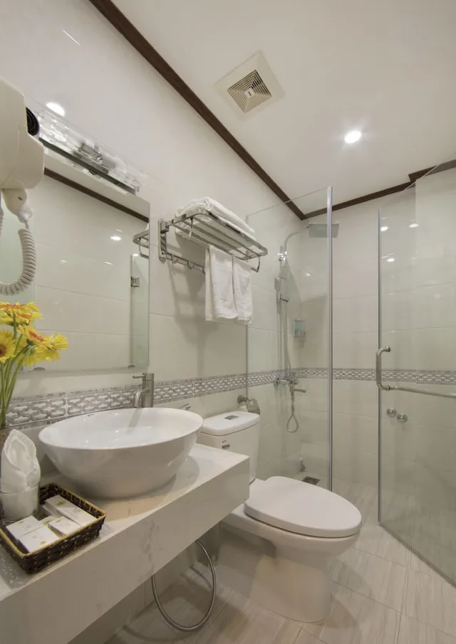 جناح بسرير مزدوج بإطلالة على المدينة، Mayflower Hotel Hanoi 3/3