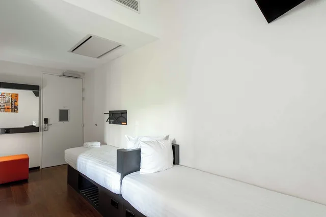 Family, Quadruple, Double and Twin Beds, Accessible, easyHotel Amsterdam City Centre 2/10