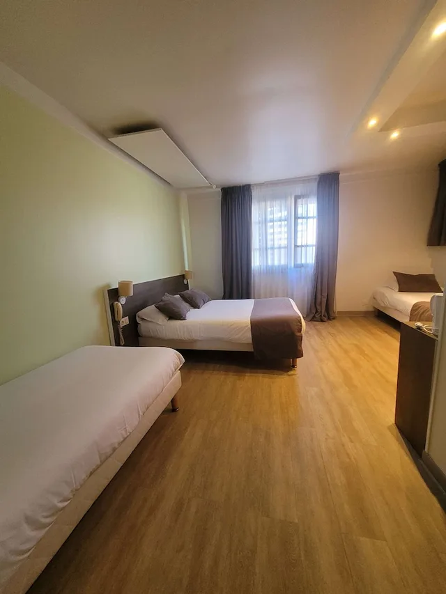 غرفة قياسية بأربعة أسرّة، Kyriad Orange Centre 10/10