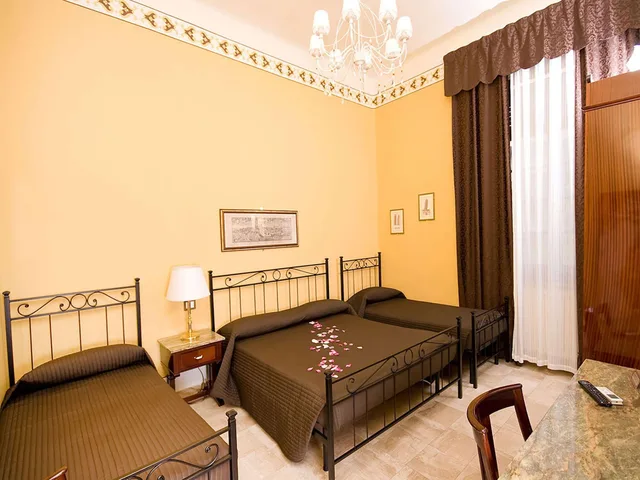 غرفة رباعية بحمام خاص، Hotel Pisa Tower 2/9
