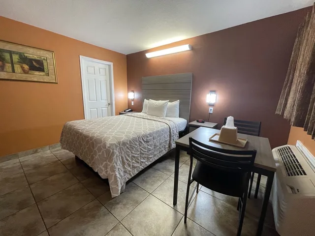غرفة بسرير كوين، New Corral Motel 7/10