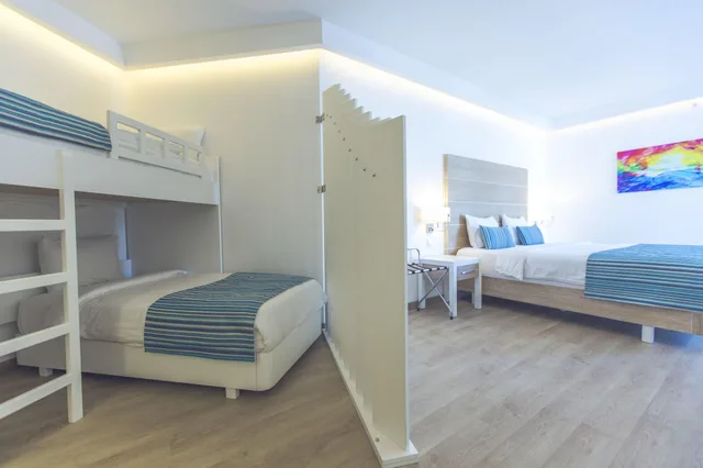 Swim Up Room with Steps، Garcia Resort and Spa 2/6