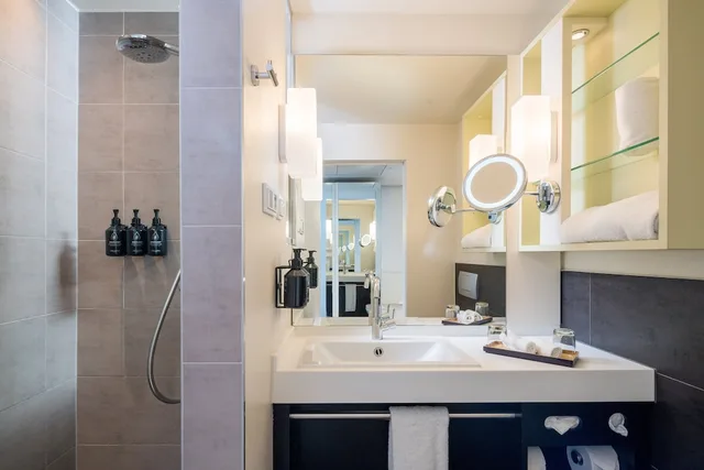 غرفة بريميوم بسرير كينج، Hotel Indigo Duesseldorf Victoriaplatz 4/5
