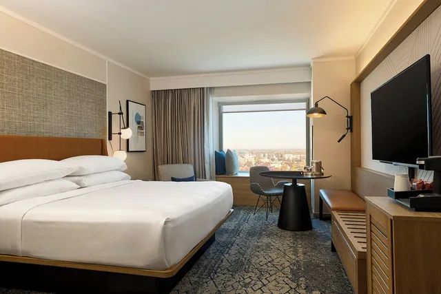 Room, King Bed, Sheraton Grand Sacramento 2/10