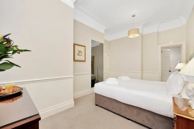 3 Bedrooms, Suite, No 1 The Mansions By Mansley 4/5