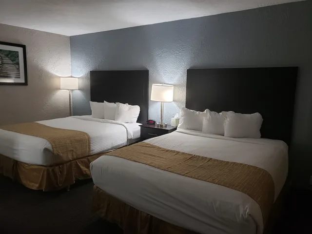 غرفة بسريرين كوين لذوي الإعاقة، Travelodge by Wyndham Traverse City MI 4/8