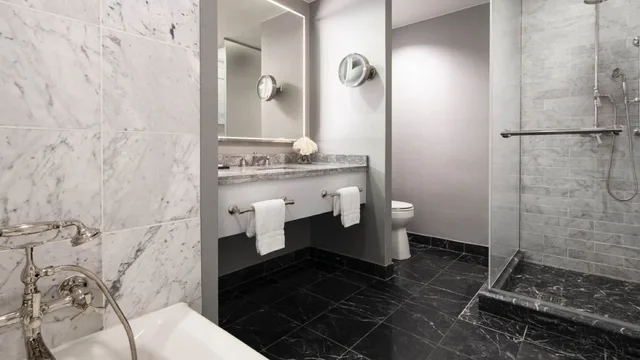 غرفة بسرير مزدوج بإطلالة على المدينة، Four Seasons Hotel Atlanta 1/1