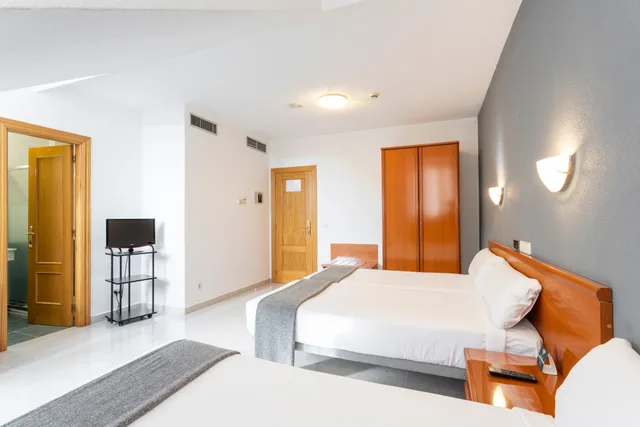 غرفة قياسية ثلاثية، Hotel Maria de Molina 2/3