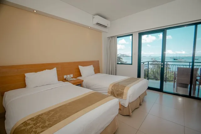 غرفة سوبيريور بسرير كوين بإطلالة على البحر، La Prima Hotel Flores 2/6