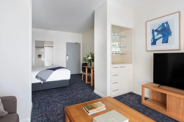 Studio, Double Bed, River View, Peppers Seaport Launceston 8/8