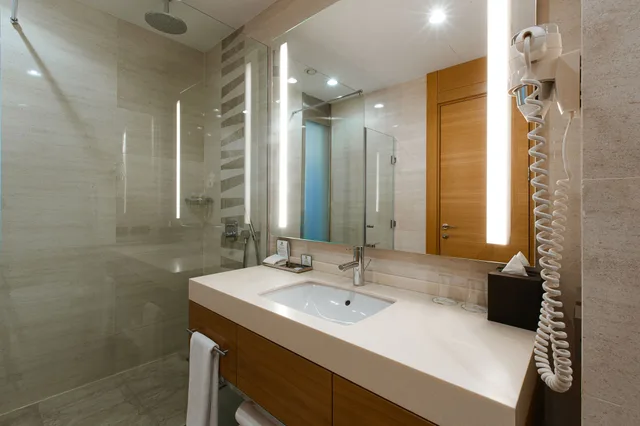 جناح بسرير كينج بإطلالة على المدينة للمدخنين، Holiday Inn Baku 10/10