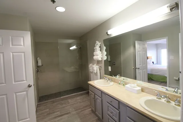 1 Bedroom, Suite, King Bed, Island View, Sofa، The Grand Caymanian Resort 4/8