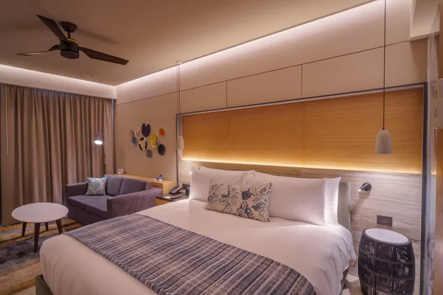 غرفة ديلوكس بسرير كينج، Renaissance Cancun Resort And Marina 3/8