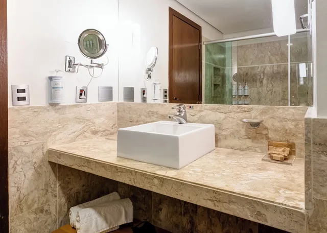 غرفة فاخرة بسرير كينج، Radisson Hotel Alphaville 10/10