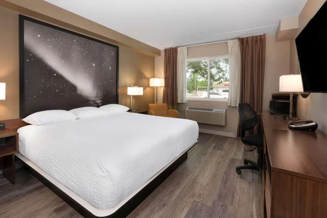 غرفة بزنس بسرير مزدوج، Super 8 by Wyndham Winnipeg West 1/1