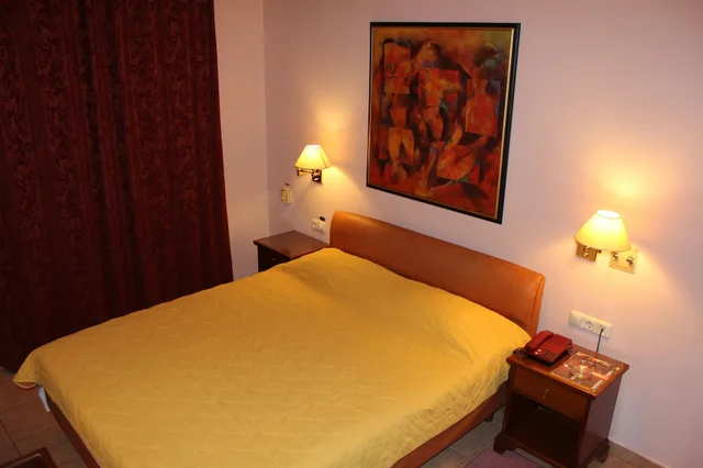 Panoramic, Queen Bed, Park View, Executive Level, Exis Boutique 3/7