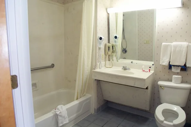 غرفة بسرير كينج لذوي الإعاقة، Super 8 By Wyndham Christiansburg 5/6