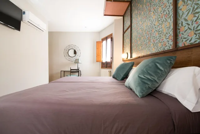 غرفة ثلاثية، Hotel Sol 10/10