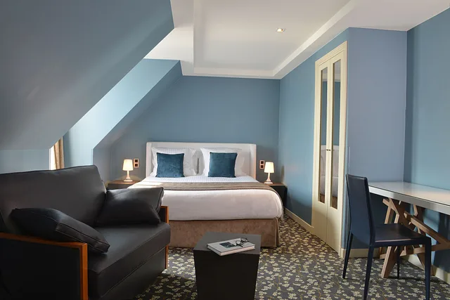 Deluxe, Queen Bed, GRAND HOTEL MALHER 3/4