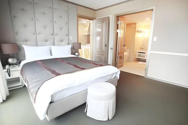 1 Bedroom, Royal, Ocean, Suite, King Bed, Ocean View, 2 Bathrooms، Hotel Riviera Geoje 2/2
