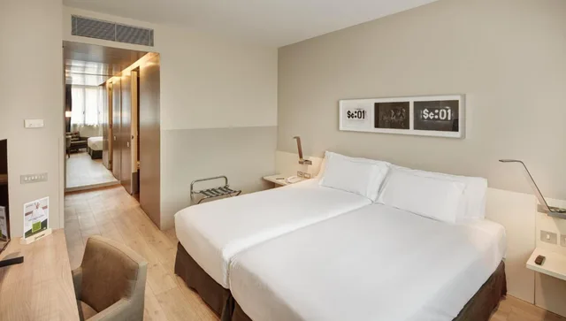 غرفة ثلاثية، SERCOTEL AMISTER ART HOTEL 5/8