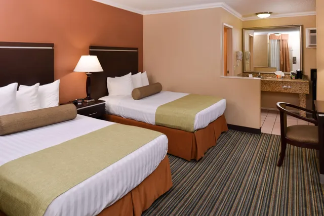 غرفة، Best Western Courtesy Inn - Anaheim Park Hotel 4/10